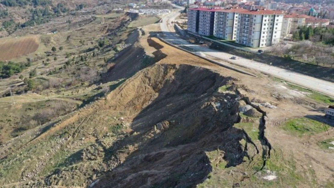 Bilecik'te korkutan toprak kayması