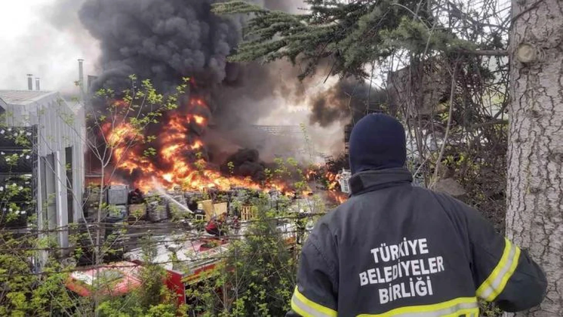 Bilecik'te lastik fabrikasında yangın
