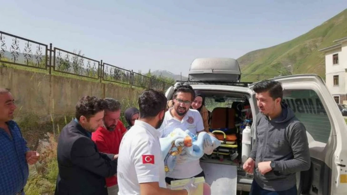 Böbrek fonksiyonları bozuk olan bebek için helikopter havalandı