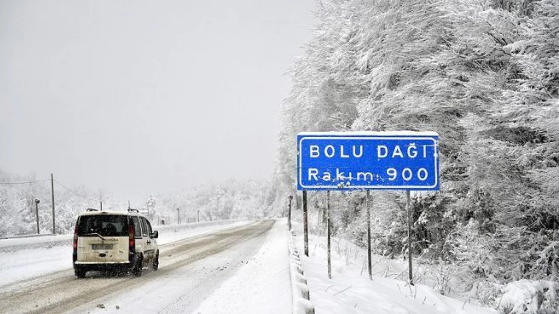 Bolu Dağı geçişinde trafik güçlükle ilerliyor