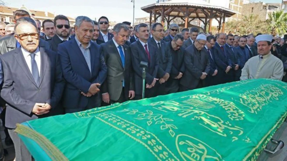 Bülent Arınç ağabeyi için taziyeleri kabul etti