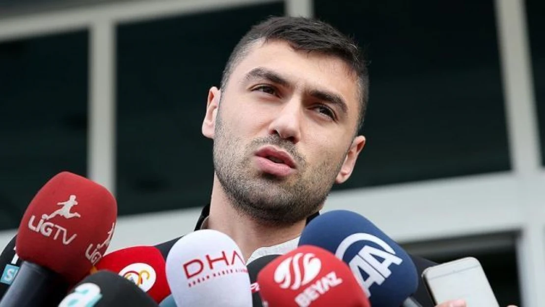 Burak Yılmaz Beijing Guoan formasıyla poz verdi