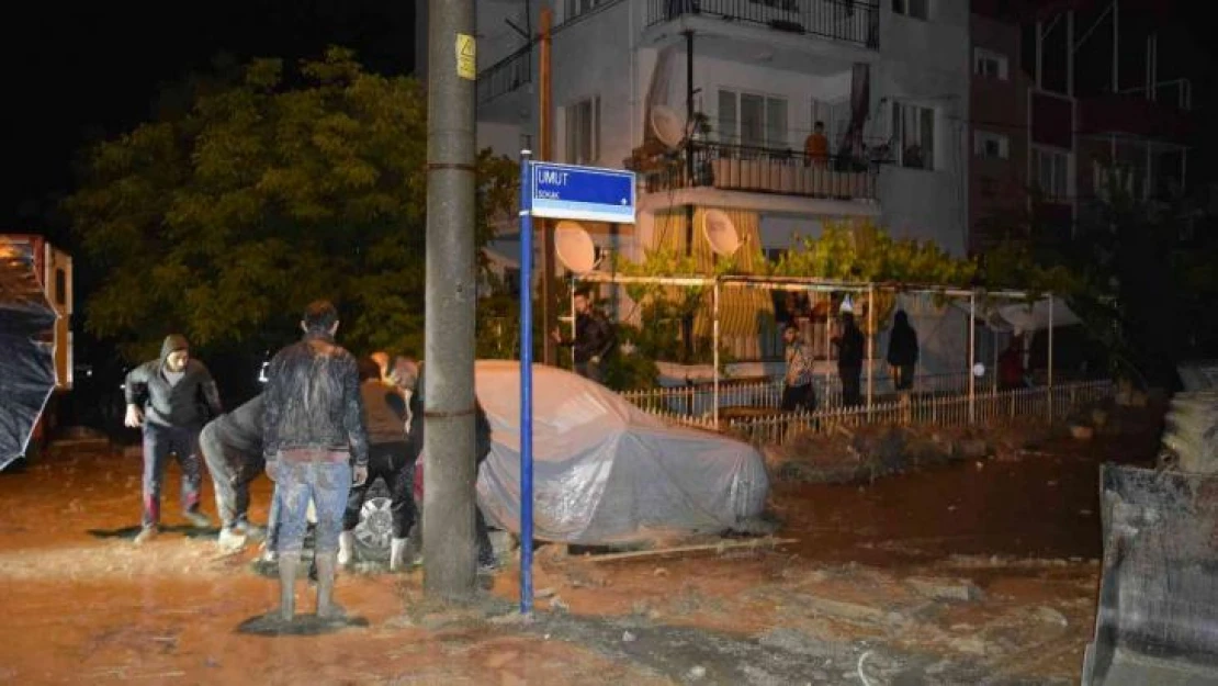 Burdur'da sağanak yağış nedeniyle 30 evi su bastı: 1 ölü, 3 yaralı