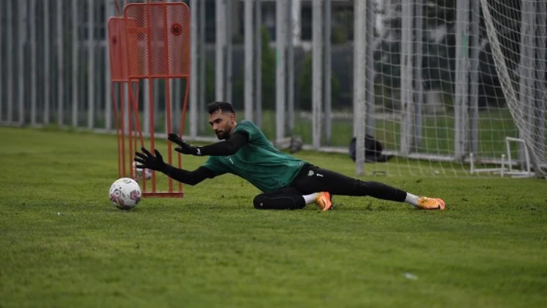 Bursasporlu futbolcular 30 Ağustos Zafer Bayramı'nı kutladı