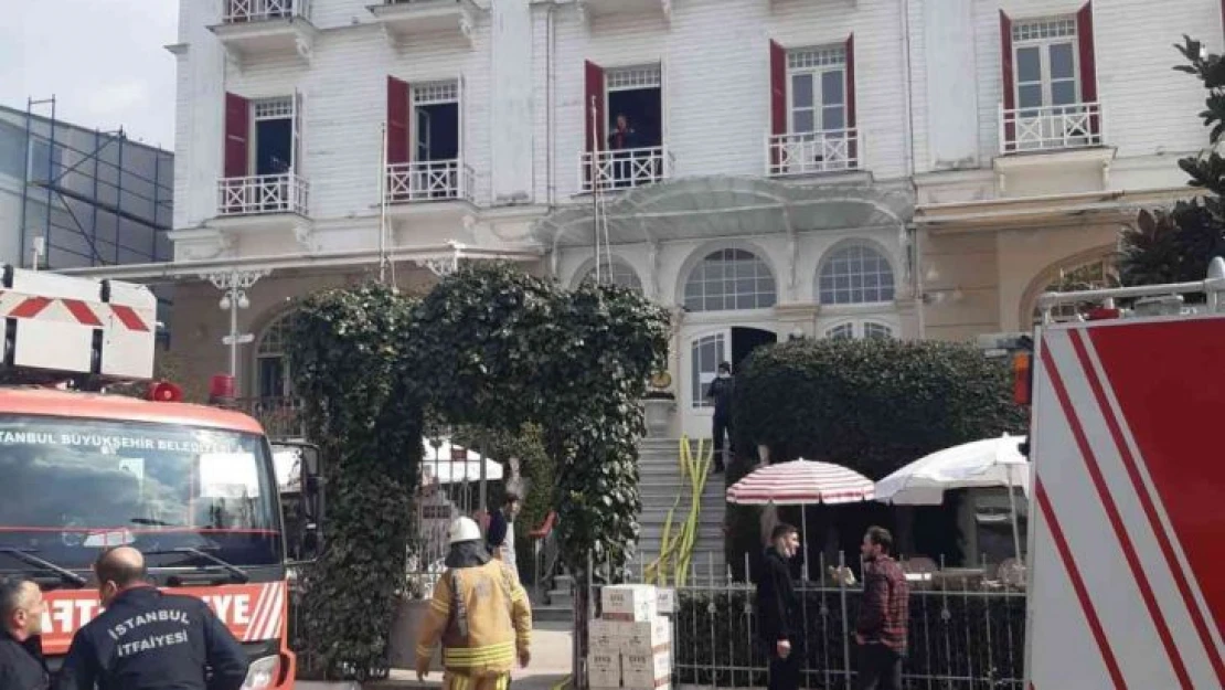 Büyükada'da tarihi otelde yangın paniği