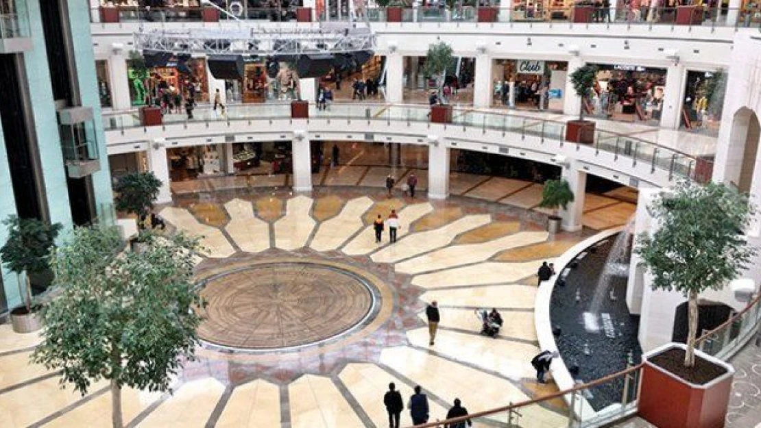 Caddeler, AVM'ler ve restoranları boşaldı, paket servis hizmeti arttı