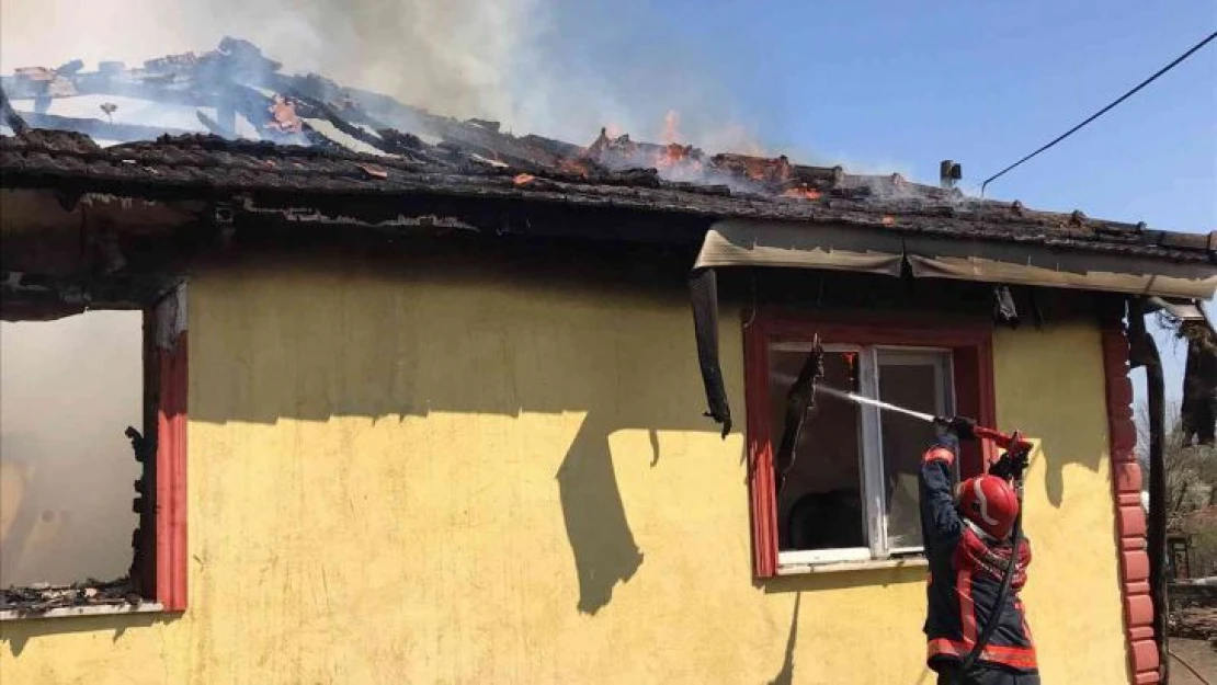 Cami lojmanında çıkan yangın itfaiye ekiplerince söndürüldü