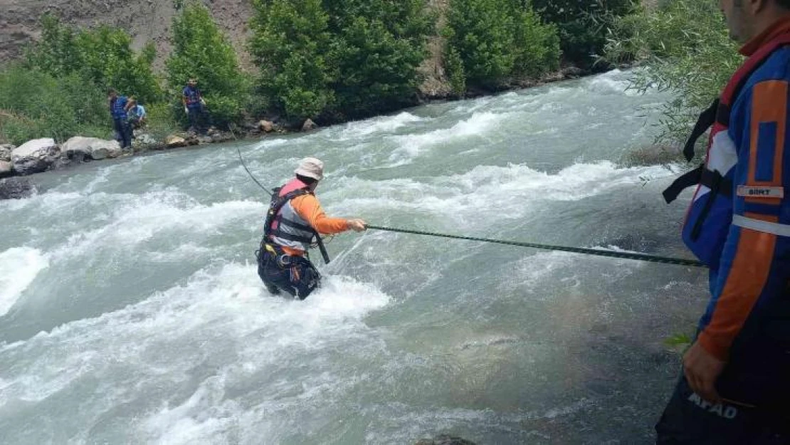 Çayda akıntıya kapılan sağlıkçıyı arama çalışmaları beşinci gününde