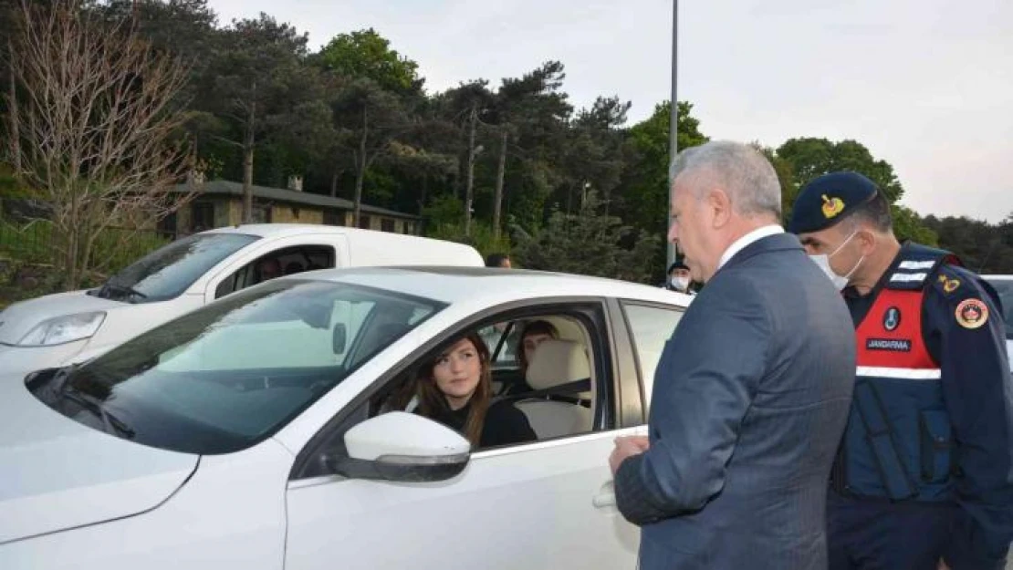 Çekmeköy'de 'Bu Yolda Hep Birlikteyiz' kampanyasıyla gerçekleşen trafik denetimine Kaymakam Resul Çelik katıldı