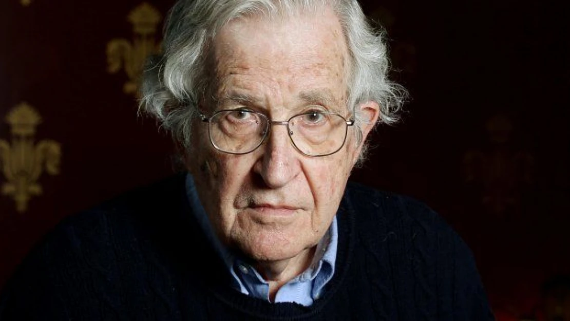 Chomsky: Avrupalı ırkçıdır. Türk ile aynı sokakta yürümez