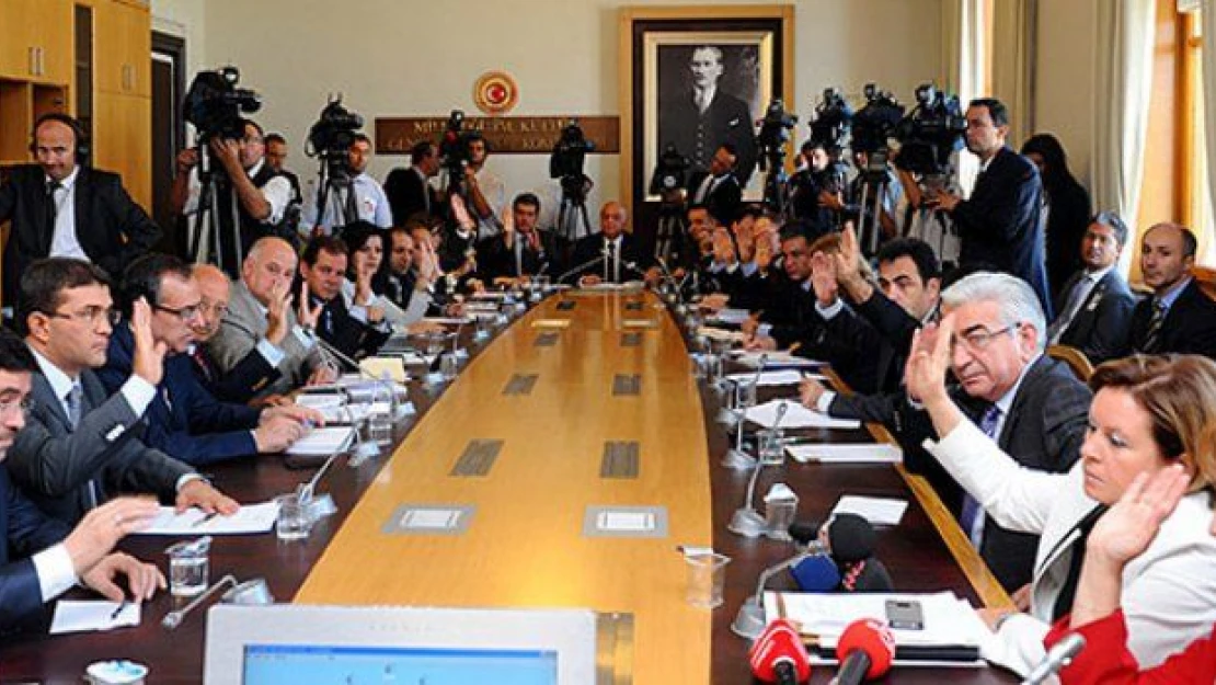 &quotBaşkanlık sistemi" kavgası masayı devirdi, Anayasa Mutabakat Komisyonu dağıldı