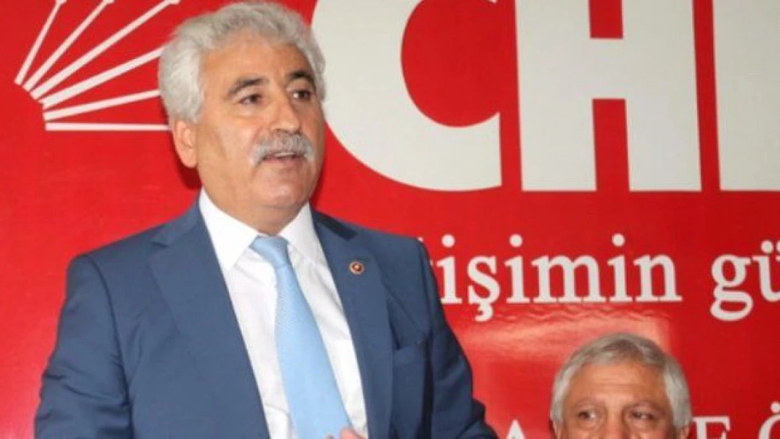 CHP milletvekiline şehit cenazesinde yumruk