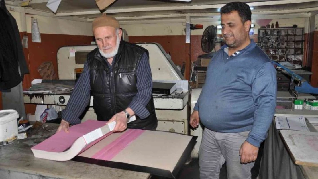 Cilt ustası Kur'an-ı Kerim'leri ücretsiz yeniliyor