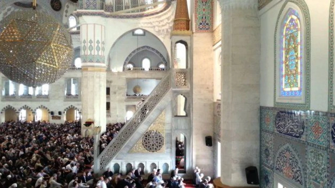 Cuma hutbesinde &quotbirlik, beraberlik ve kardeşlik" çağrısı