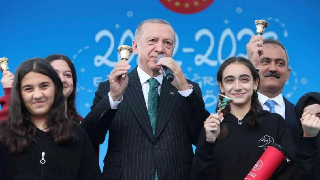 Cumhurbaşkanı Erdoğan: 'Geleceğimizi kendi devletine, tarihine kinle, nefretle bakan değil, tarihinden gurur duyan gençlere emanet etmek istiyoruz'