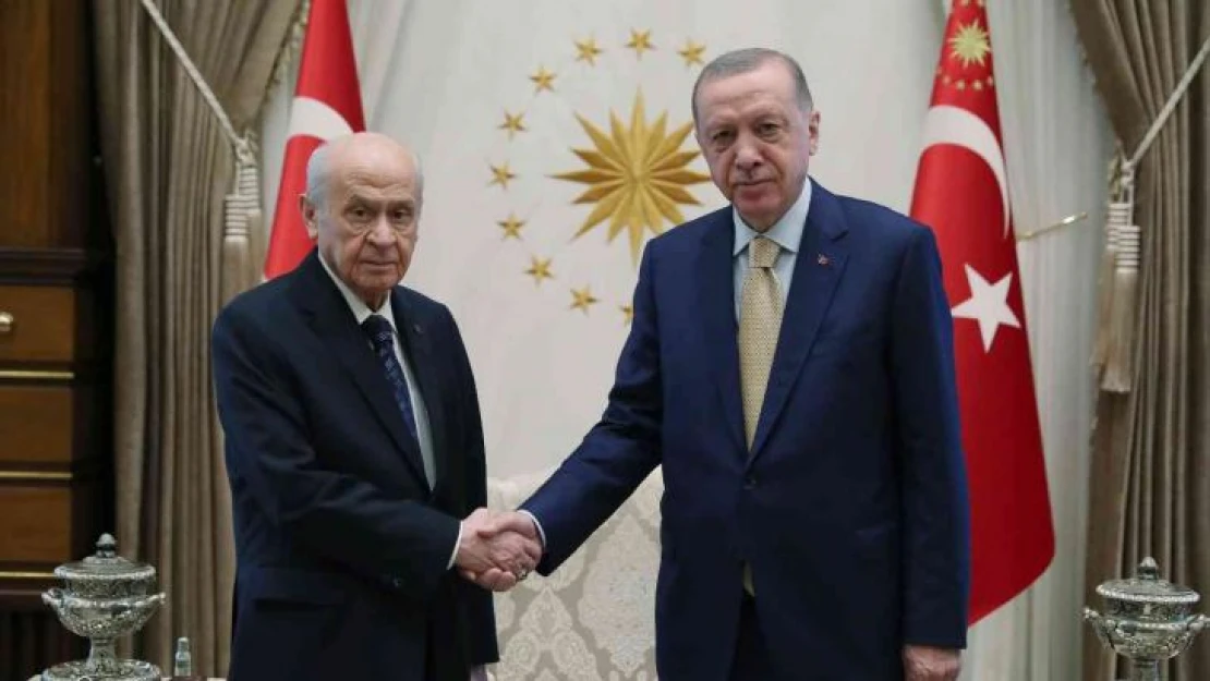 Cumhurbaşkanı Recep Tayyip Erdoğan,  Milliyetçi Hareket Partisi Genel Başkanı Devlet Bahçeli ile Cumhurbaşkanlığı Külliyesi'de bir araya geldi.