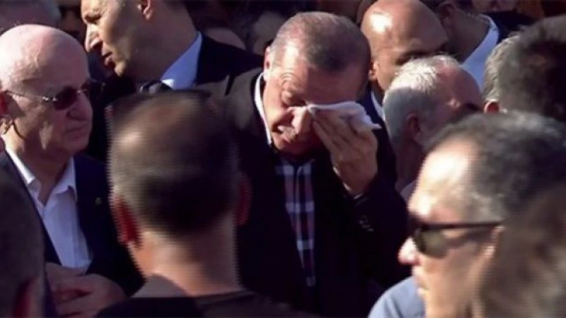 Darbeye karşı duran şehitler defnediliyor... Erdoğan gözyaşlarını tutamadı