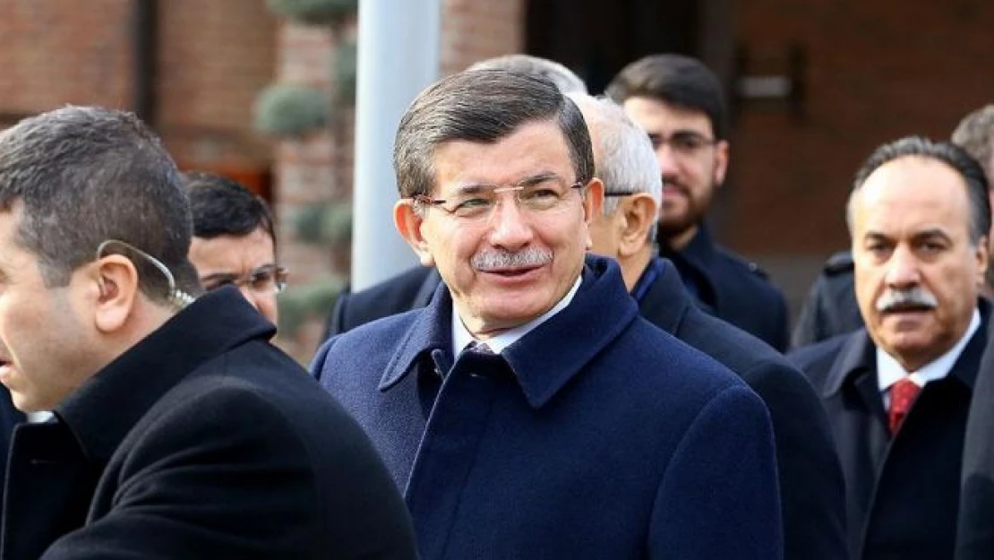Davutoğlu cuma namazını Hacı Bayram-ı Veli Camisi'nde kıldı