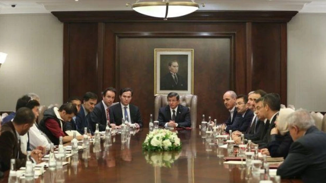 Davutoğlu Suriyeli sığınmacıların temsilcilerini kabul etti