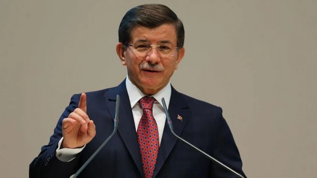 Davutoğlu'ndan anayasa konusunda &quotmasayı devirmeyelim" çağrısı