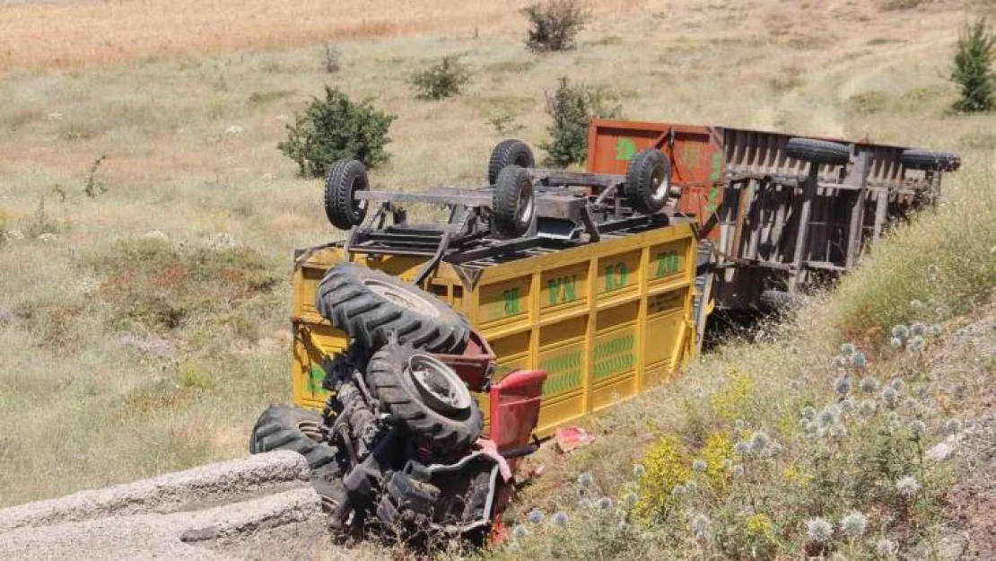 Devrilen traktör altında kalan sürücü ağır yaralandı