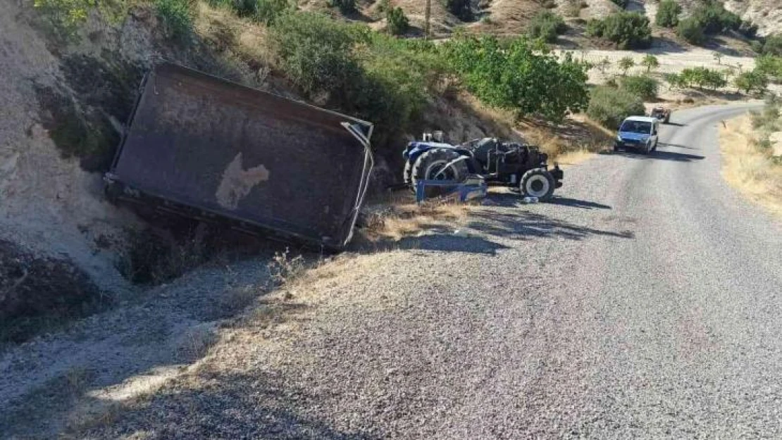 Devrilen traktörün sürücüsü hayatını kaybetti