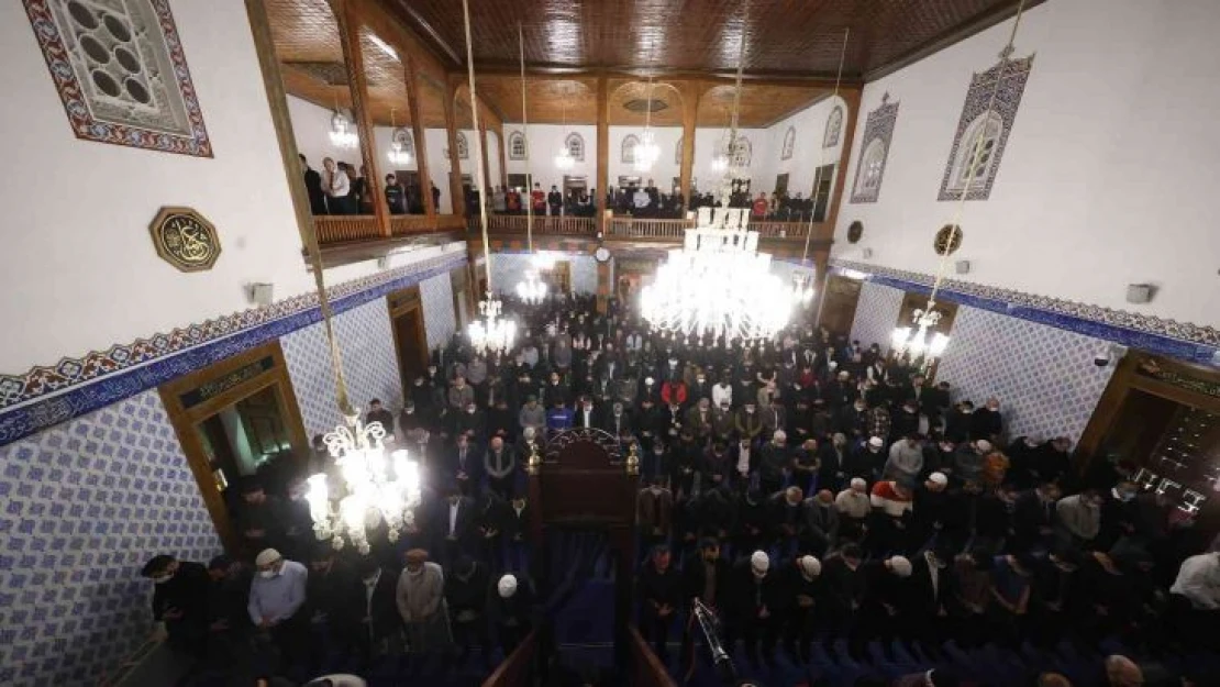 Diyanet İşleri Başkanı Erbaş, Hacı Bayram-ı Veli Camii'nde teravih namazı kıldırdı