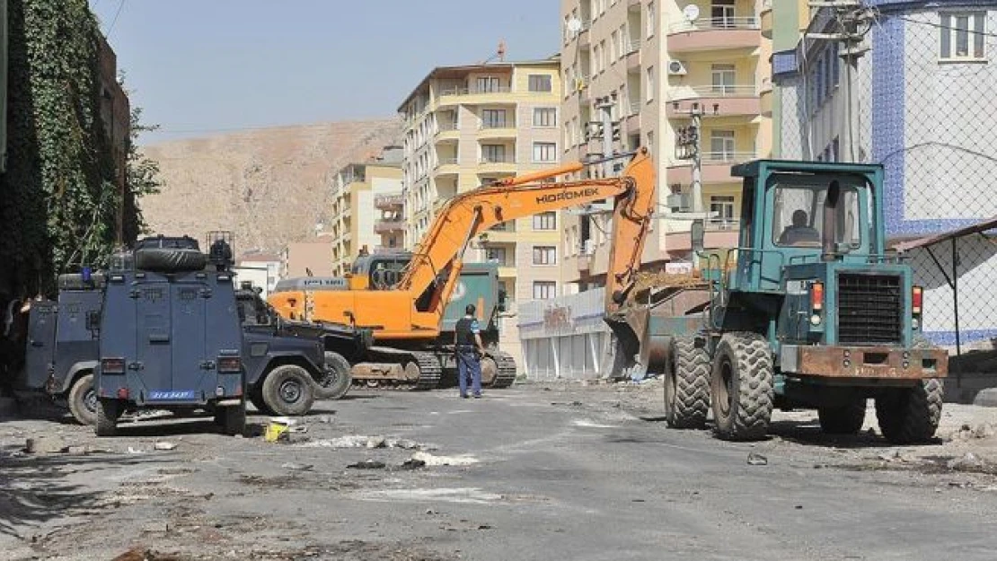 Diyarbakır'da bazı belediyelerin iş makinelerine el konuldu