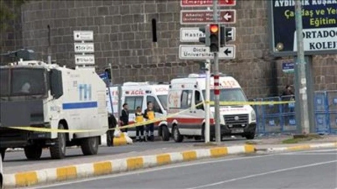 Diyarbakır'da polise saldıran teröristin kimliği belirlendi