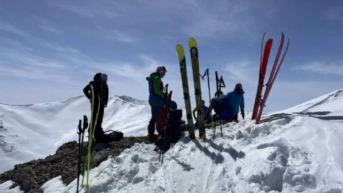 Dün çığ altında kalan turistler bugün tekrar kayak yaptı