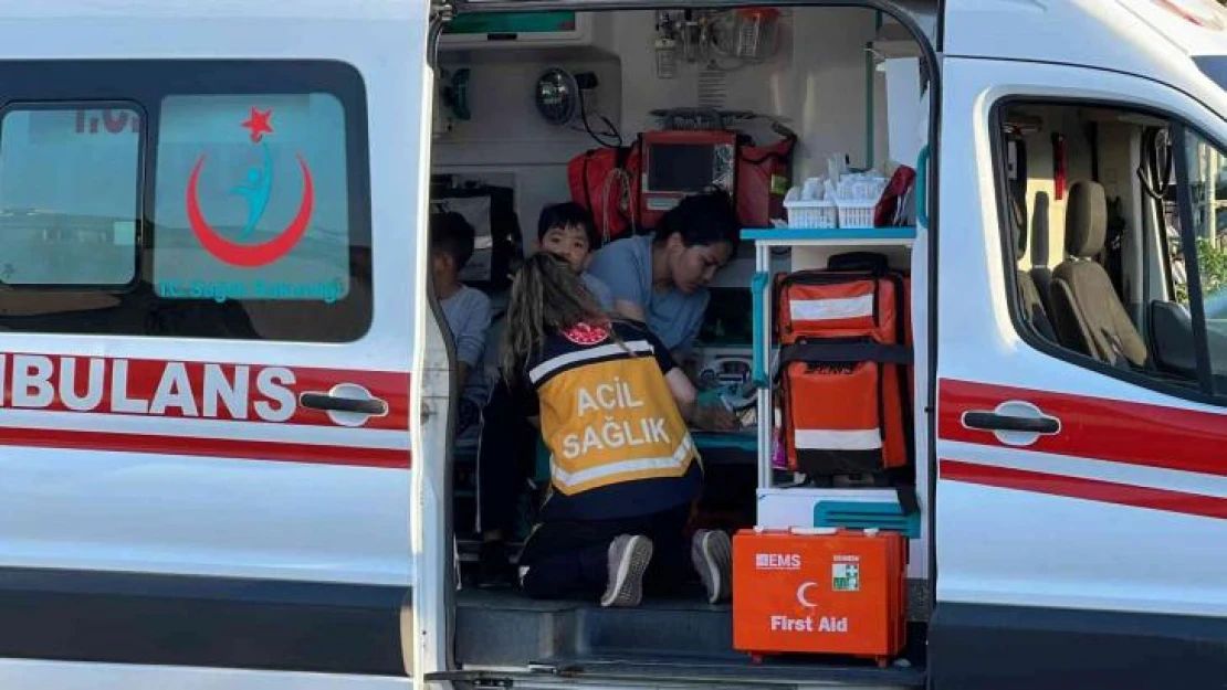 Düzce'de iki kazada 12'si çocuk 19 kişi yaralandı
