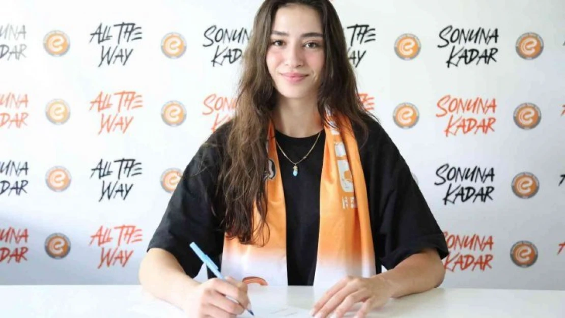 Eczacıbaşı Dynavit, Saliha Şahin'le sözleşme yeniledi
