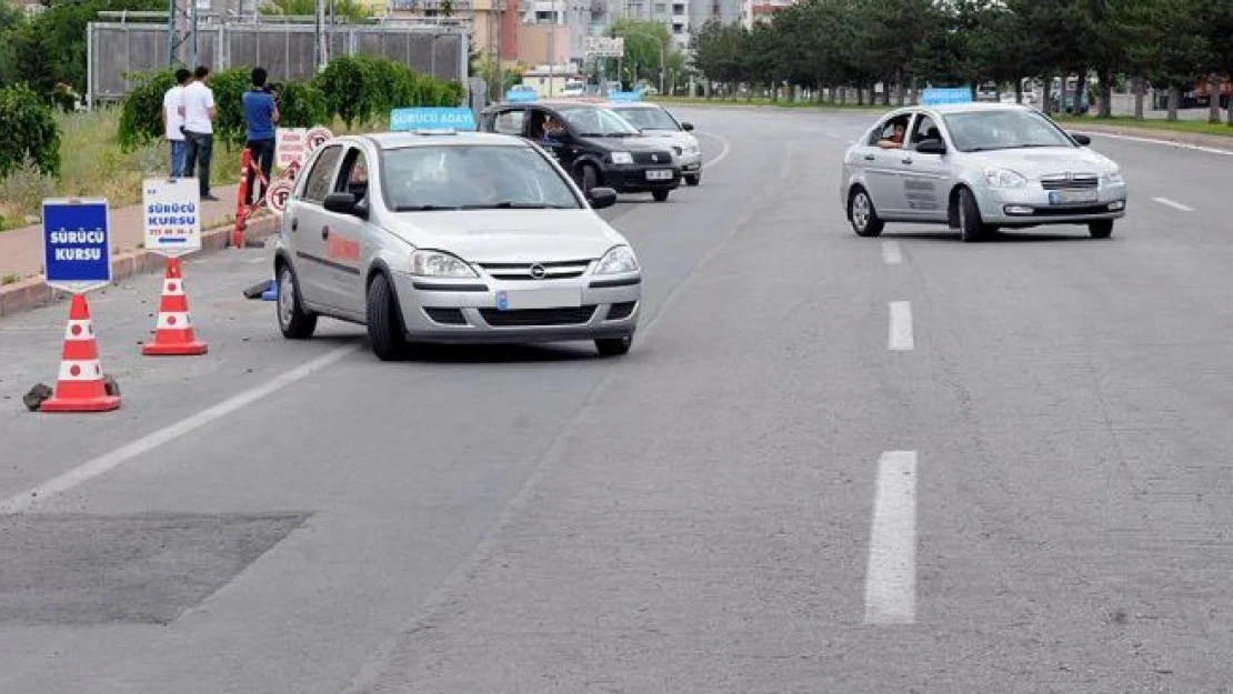 'Ehliyette yeni dönem trafik terörünü azaltacak'