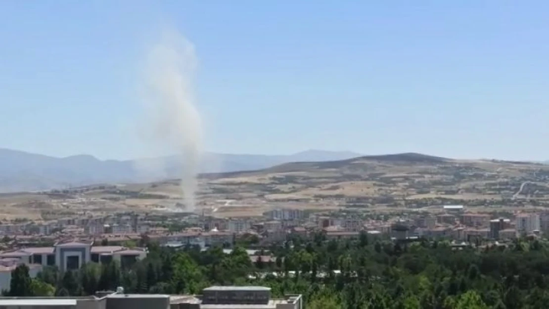 Elazığ'da çıkan hortum korkuttu