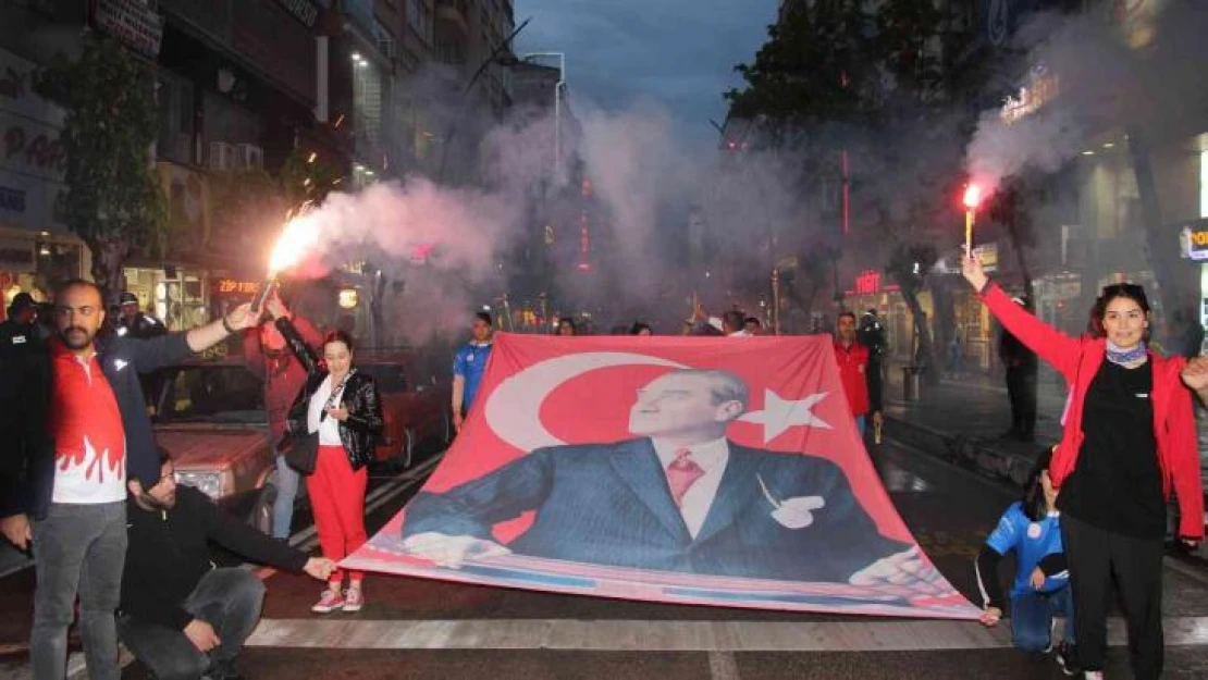 Elazığ'da fener alayı yürüyüşü düzenlendi