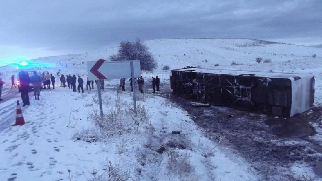 Elazığ'da otobüs devrildi: 26 yaralı