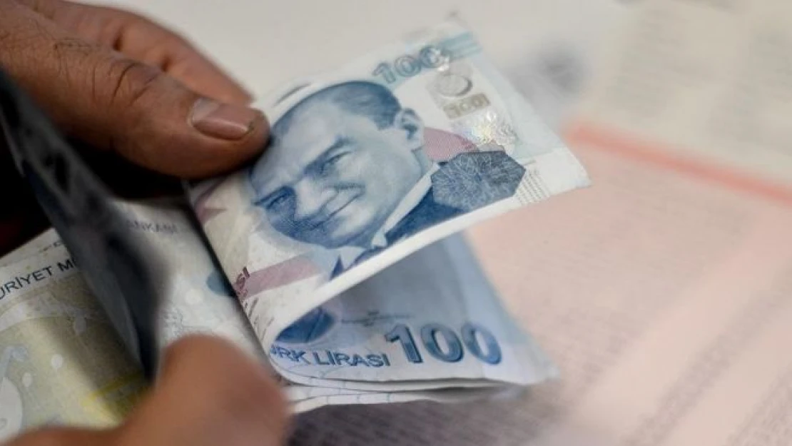 Emekliye ocak ayında seyyanen 100 lira zam