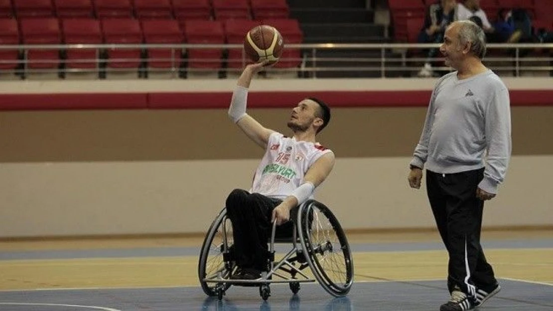 Engelini müzik ve basketbol ile aştı
