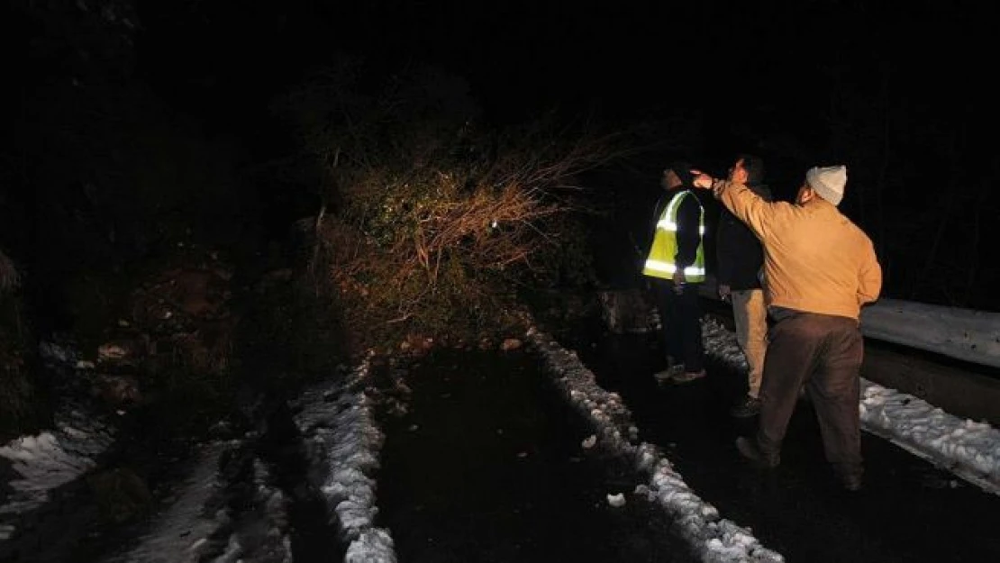 Ereğli-Kandilli yolu heyelan nedeniyle ulaşıma kapandı