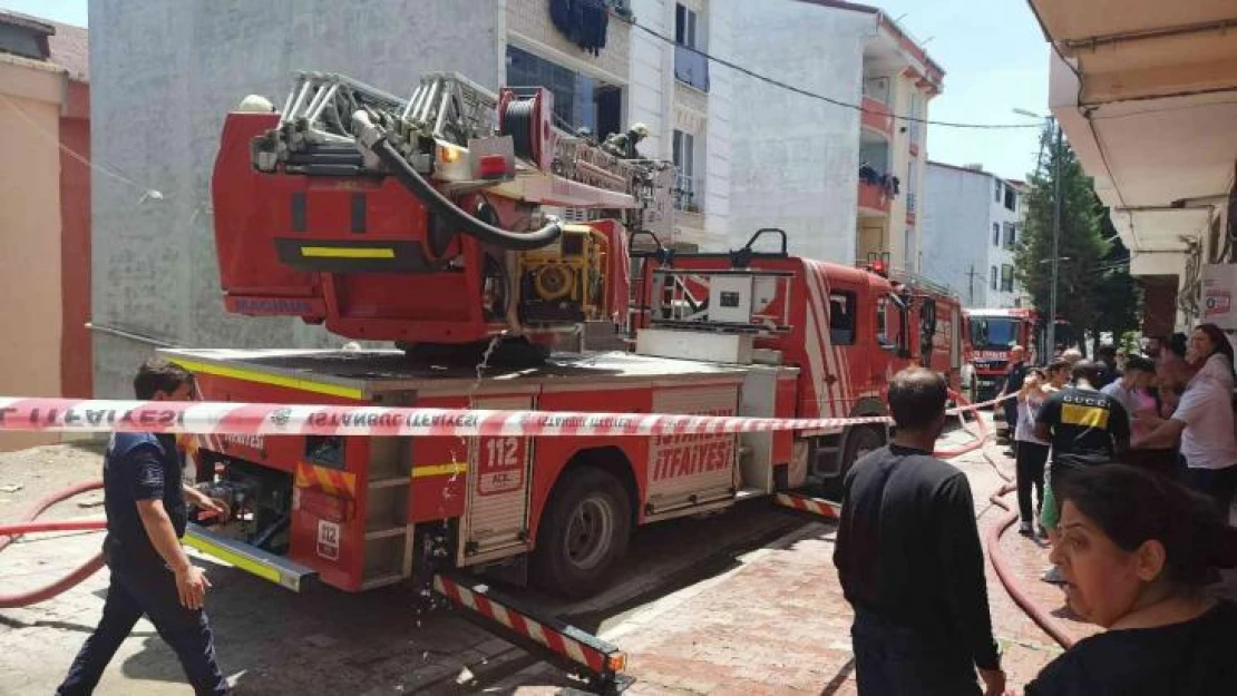 Esenyurt'ta korkutan çatı yangını