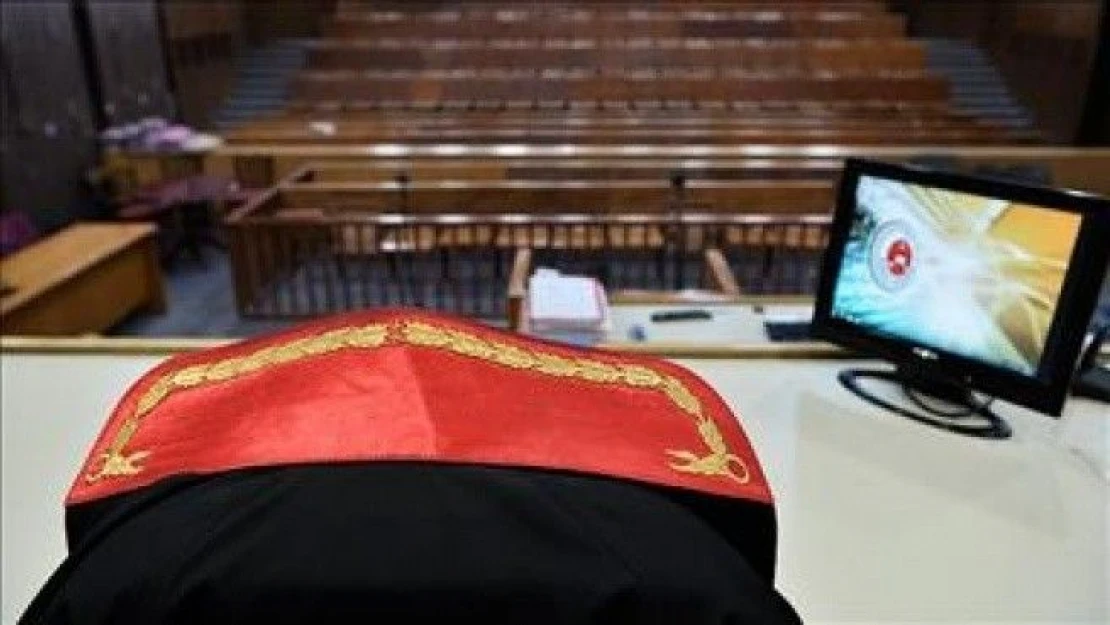 Eski bakanlara hakaret davasında karar