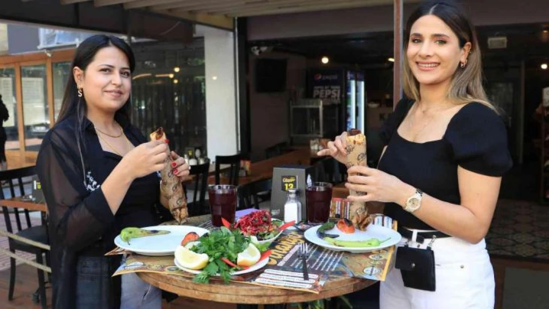 Eski usul Adana Kebabı yeniden yapıp satmaya başladı