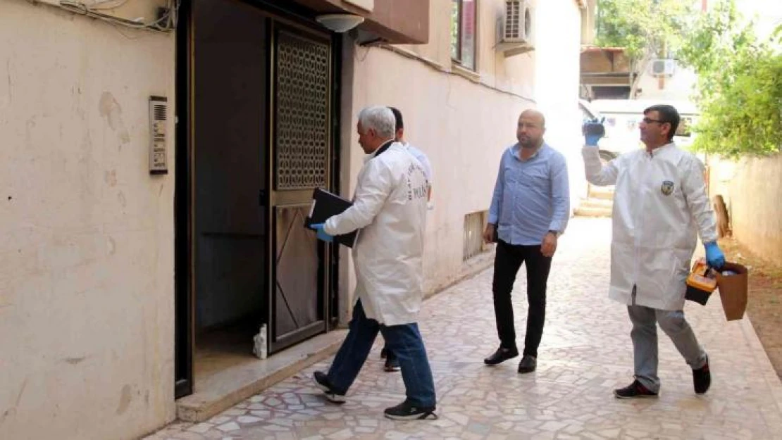 Evinde ölü bulundu, odasında pet şişe içinde ev yapımı alkol bulundu