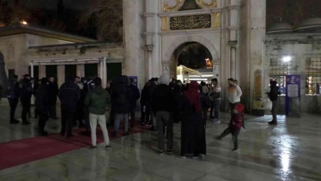 Eyüp Sultan Camii'nde Berat Kandili coşkusu