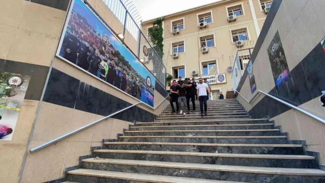 Fatih'te çıkan silahlı çatışmada gözaltına alınan 28 şüpheli adliyeye sevk edildi