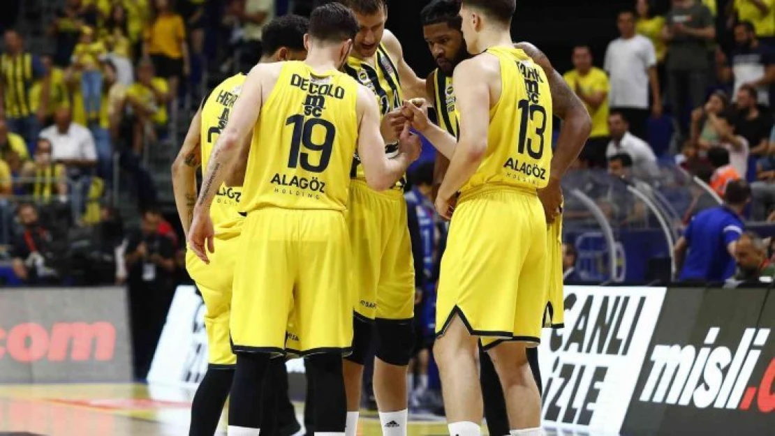 Fenerbahçe, A. Efes'i farklı mağlup etti