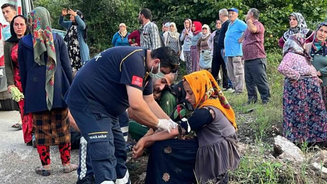 Fındık işçilerini taşıyan traktör devrildi, işçileri yola saçıldı