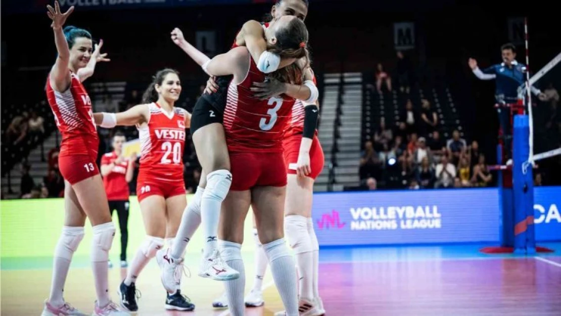 FIVB Milletler Ligi: Türkiye: 3 - Hollanda: 0