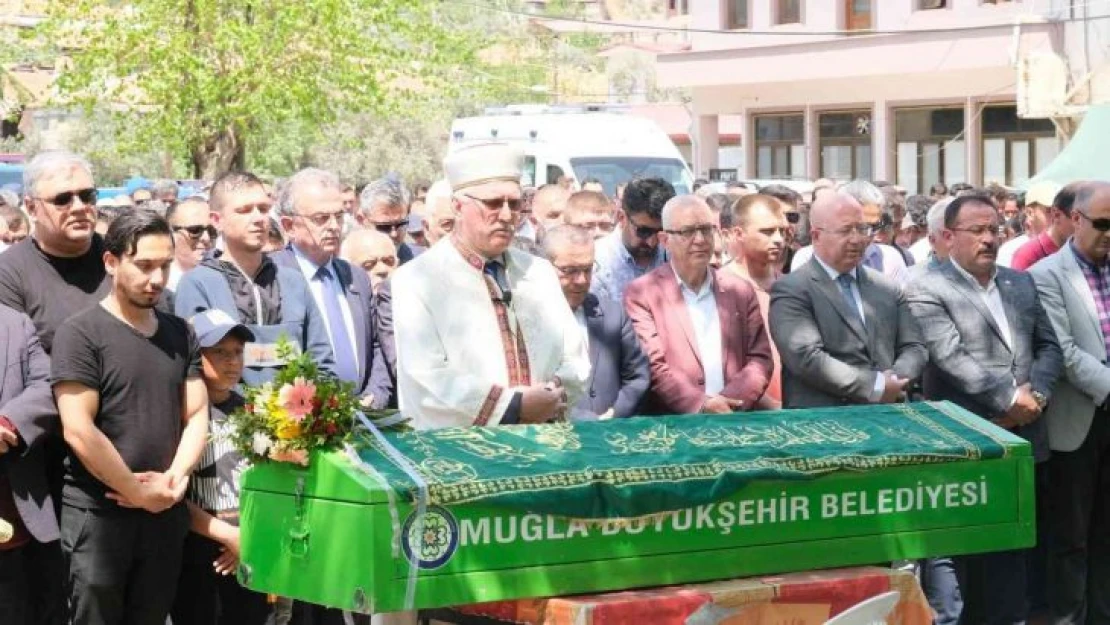 Foseptik çukurunda hayatını kaybeden ikisi kardeş, 4 kişi toprağa verildi