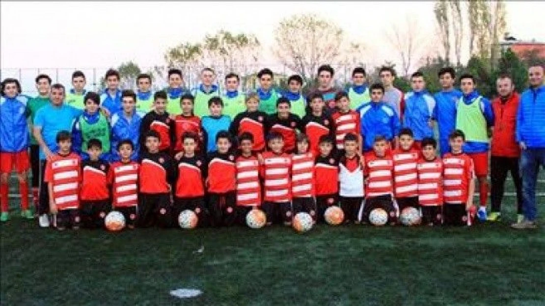 'Futbolcu fabrikası' gibi kulüp